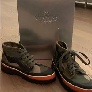 NIB VALENTINO CAMO HIGHTOP SNEAKERS SZ 35 / SZ 5.5